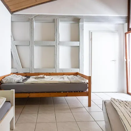 Arbeitnehmerunterkunft I 3 Betten I Balkon I Eigene Kueche & Bad