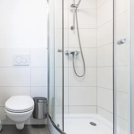 Arbeitnehmerunterkunft I 3 Betten I Balkon I Eigene Kueche & Bad Apartman *