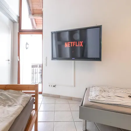 Апартаменты Arbeitnehmerunterkunft I 3 Betten I Balkon I Eigene Kueche & Bad *