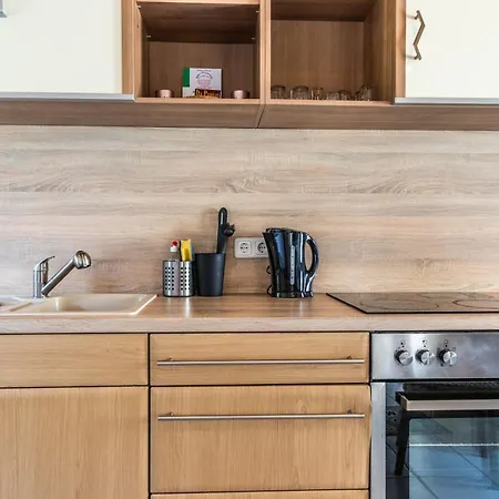 Arbeitnehmerunterkunft I 3 Betten I Balkon I Eigene Kueche & Bad Апартаменты Гросс-Умштадт