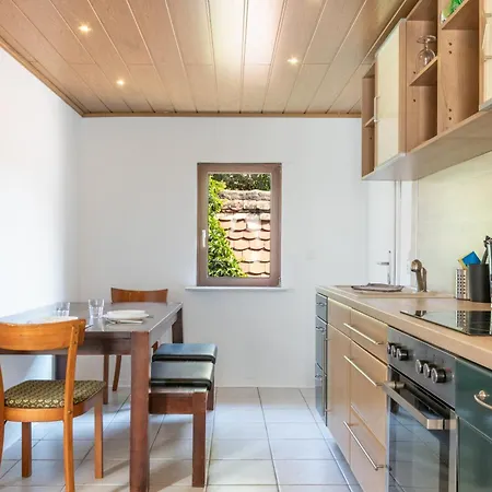 Arbeitnehmerunterkunft I 3 Betten I Balkon I Eigene Kueche & Bad