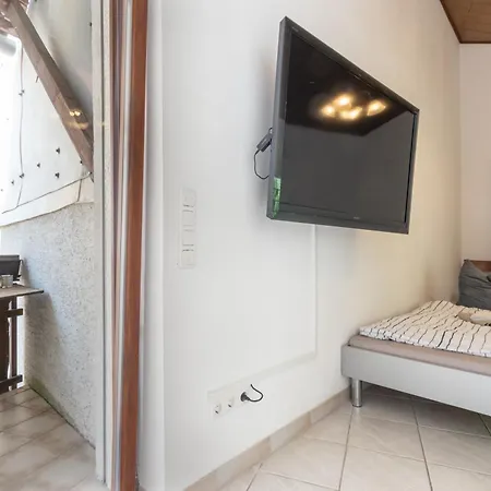 Апартаменты Arbeitnehmerunterkunft I 3 Betten I Balkon I Eigene Kueche & Bad