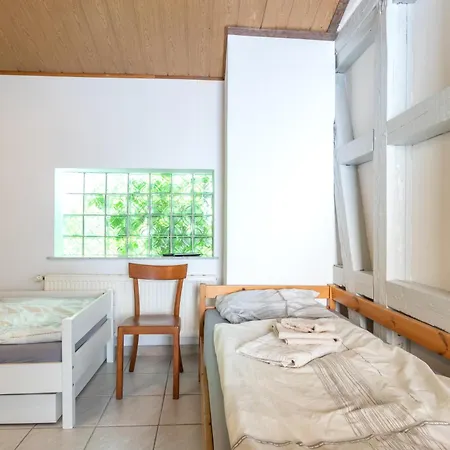 Arbeitnehmerunterkunft I 3 Betten I Balkon I Eigene Kueche & Bad *