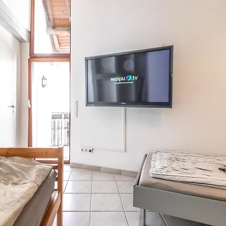 Arbeitnehmerunterkunft I 3 Betten I Balkon I Eigene Kueche & Bad