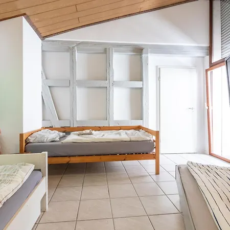 Arbeitnehmerunterkunft I 3 Betten I Balkon I Eigene Kueche & Bad Апартаменты Гросс-Умштадт