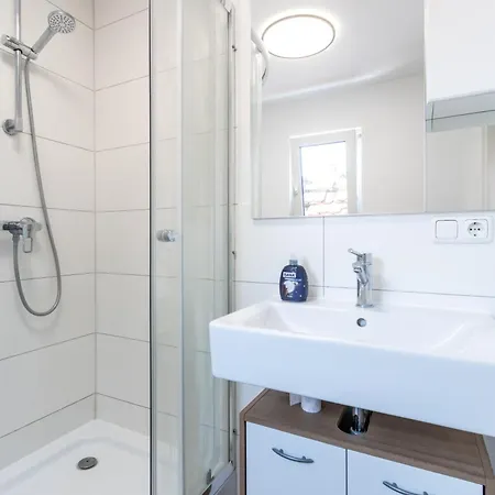 Arbeitnehmerunterkunft I 3 Betten I Balkon I Eigene Kueche & Bad * Гросс-Умштадт