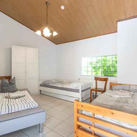 Arbeitnehmerunterkunft I 3 Betten I Balkon I Eigene Kueche & Bad Гросс-Умштадт