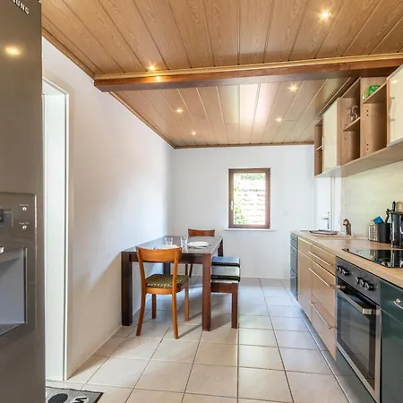 Arbeitnehmerunterkunft I 3 Betten I Balkon I Eigene Kueche & Bad Гросс-Умштадт