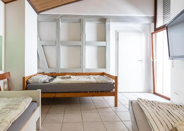 Arbeitnehmerunterkunft I 3 Betten I Balkon I Eigene Kueche & Bad