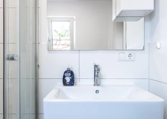 Apartamento Arbeitnehmerunterkunft I 3 Betten I Balkon I Eigene Kueche & Bad *