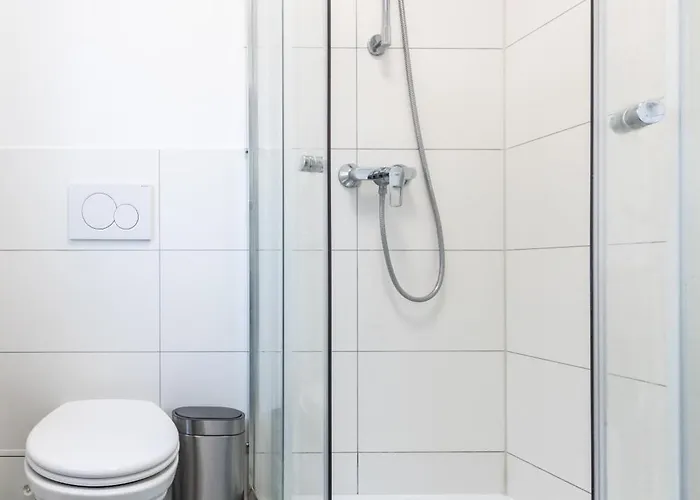 Arbeitnehmerunterkunft I 3 Betten I Balkon I Eigene Kueche & Bad Apartamento *