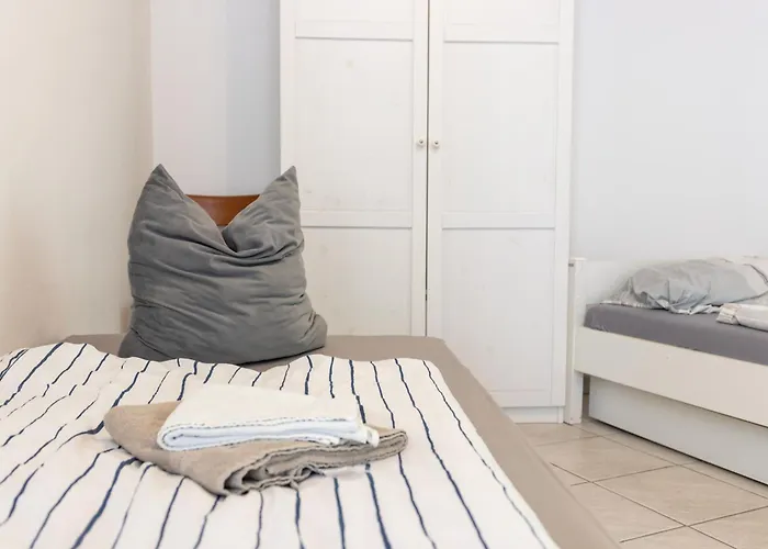 Arbeitnehmerunterkunft I 3 Betten I Balkon I Eigene Kueche & Bad Apartamento Groß-Umstadt