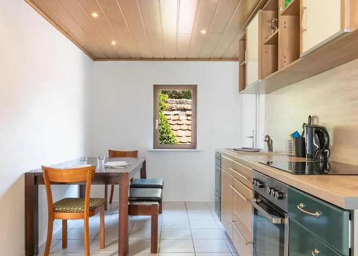 Arbeitnehmerunterkunft I 3 Betten I Balkon I Eigene Kueche & Bad