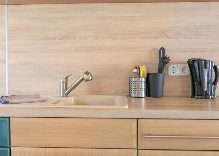 Arbeitnehmerunterkunft I 3 Betten I Balkon I Eigene Kueche & Bad Apartamento