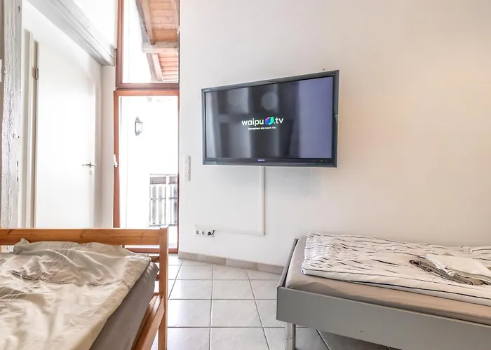 Arbeitnehmerunterkunft I 3 Betten I Balkon I Eigene Kueche & Bad