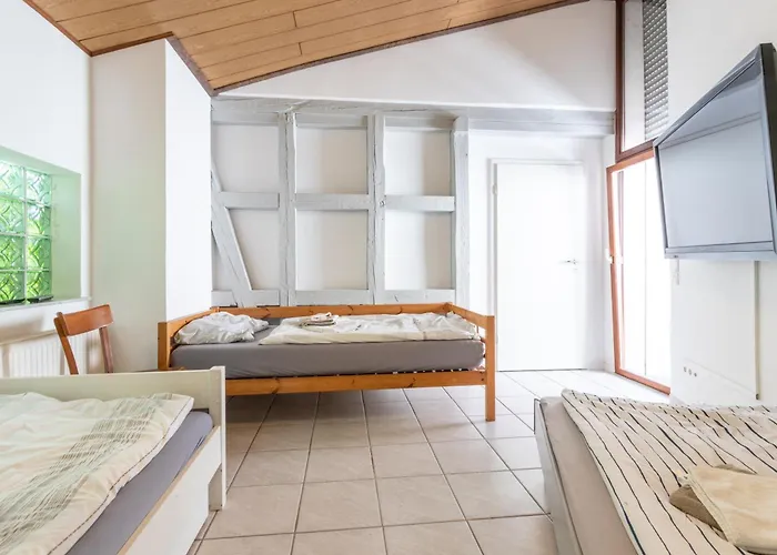 Arbeitnehmerunterkunft I 3 Betten I Balkon I Eigene Kueche & Bad Apartamento Groß-Umstadt