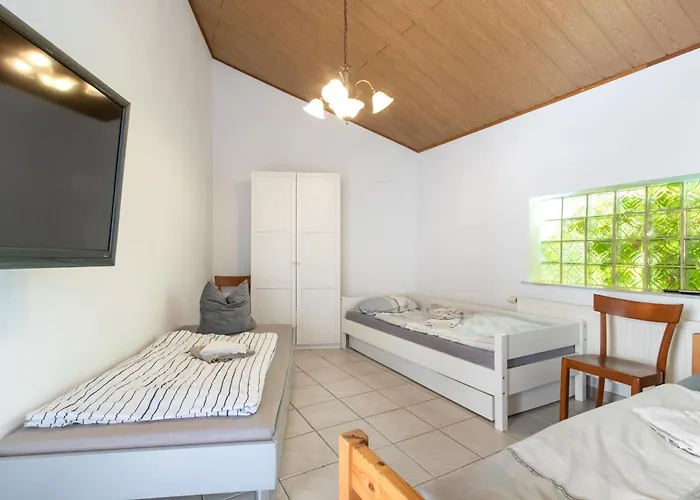 Arbeitnehmerunterkunft I 3 Betten I Balkon I Eigene Kueche & Bad *