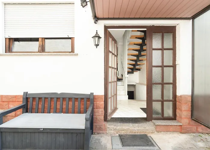 Arbeitnehmerunterkunft I 3 Betten I Balkon I Eigene Kueche & Bad *