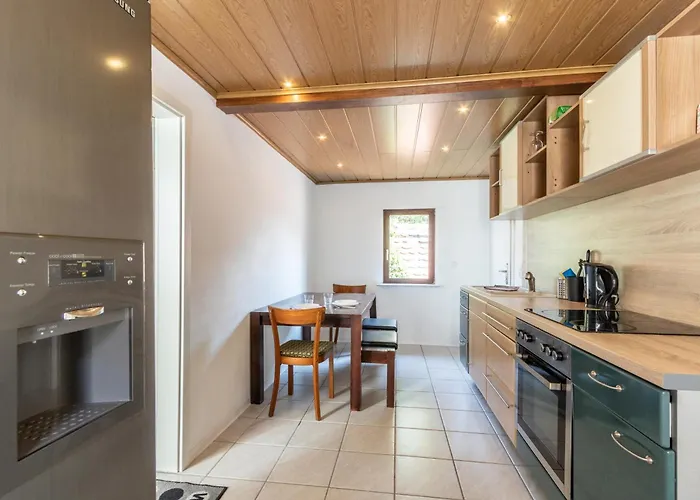 Arbeitnehmerunterkunft I 3 Betten I Balkon I Eigene Kueche & Bad Groß-Umstadt