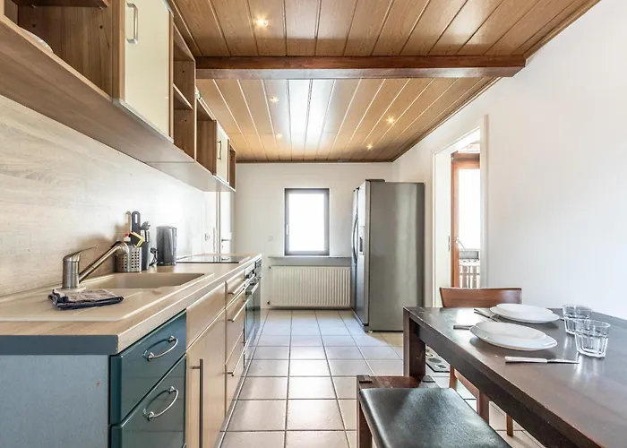 Arbeitnehmerunterkunft I 3 Betten I Balkon I Eigene Kueche & Bad